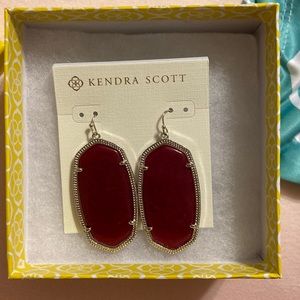 Kendra Scott Elle drop earrings in silver and maroon